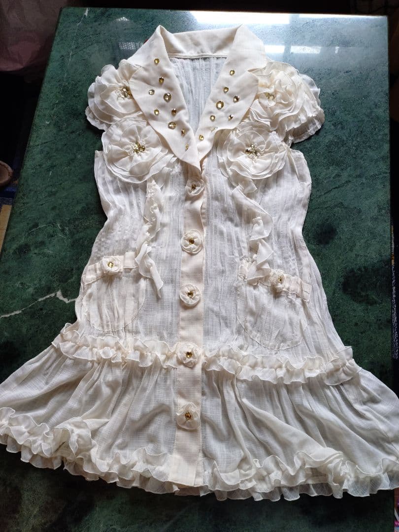 新品 未使用 ノコ オーノ フリルプリーツアイボリー ノースリーブジャケット