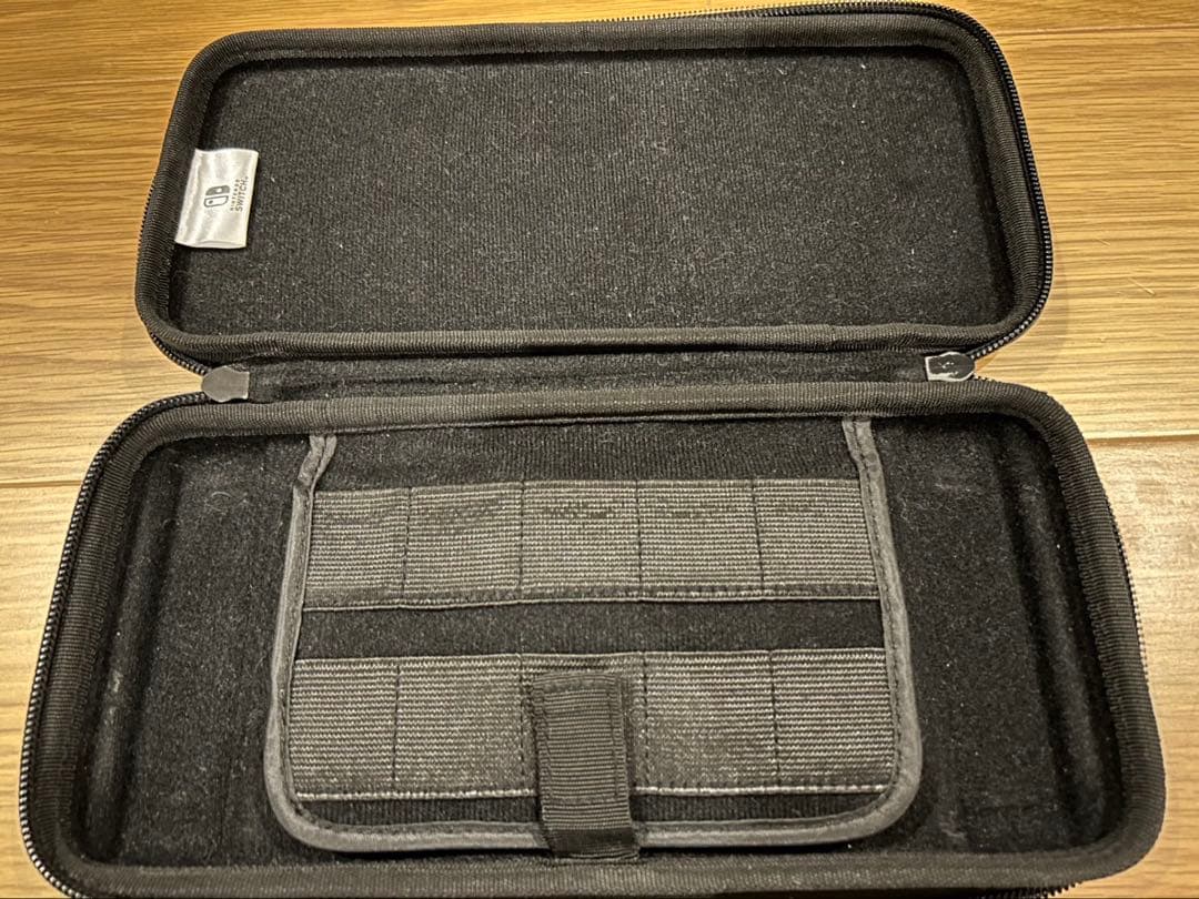 Nintendo Switch 本体　赤/青　専用ケース付き