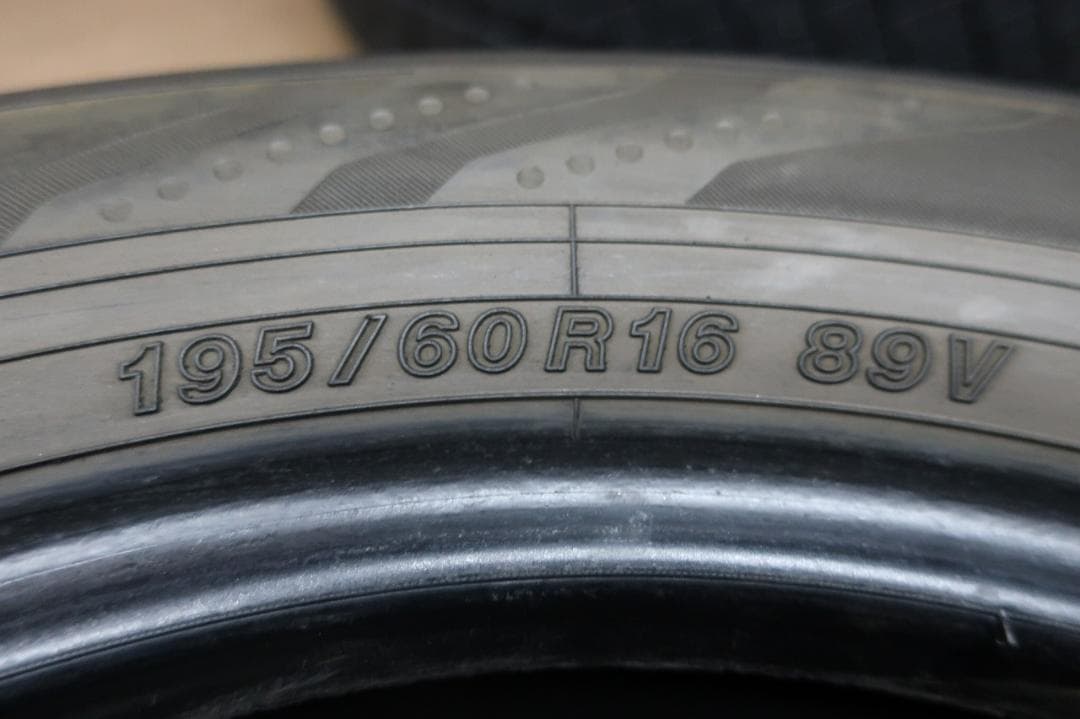 おとみ様送料込　ヨコハマ　ブルーアース　RV03　195/60R16　国産　4本