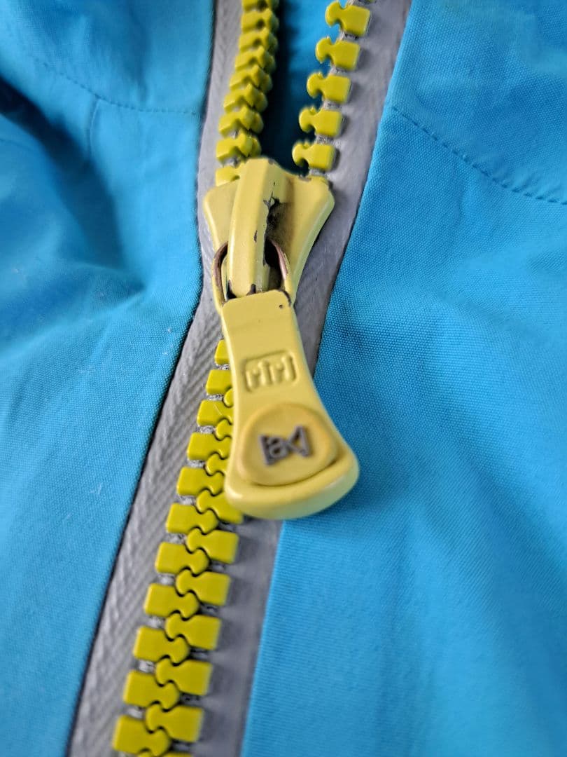 Burton　akシリーズ　 GORE-TEX フード付きジャケット　Mサイズ