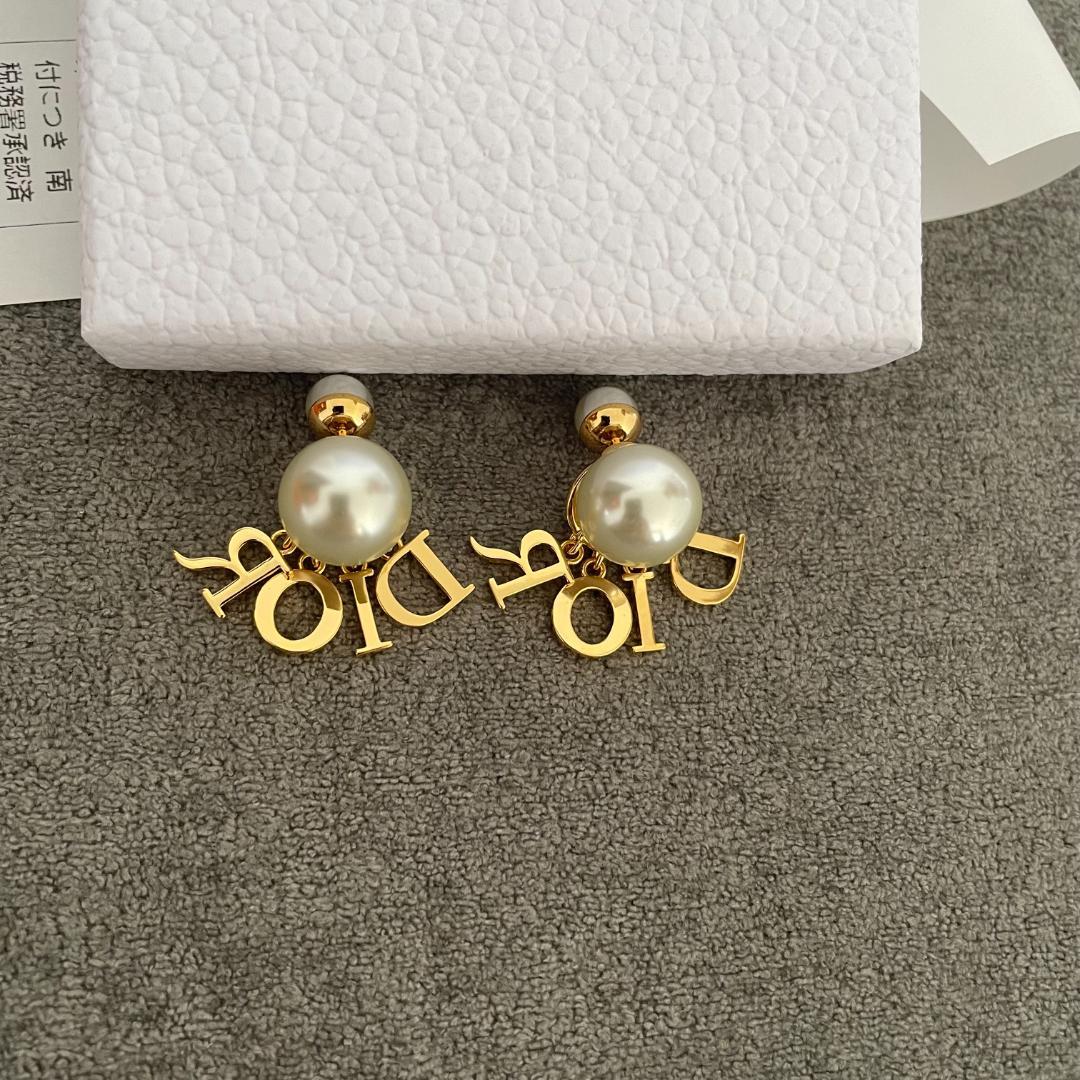 DIOR TRIBALES パール ピアス
