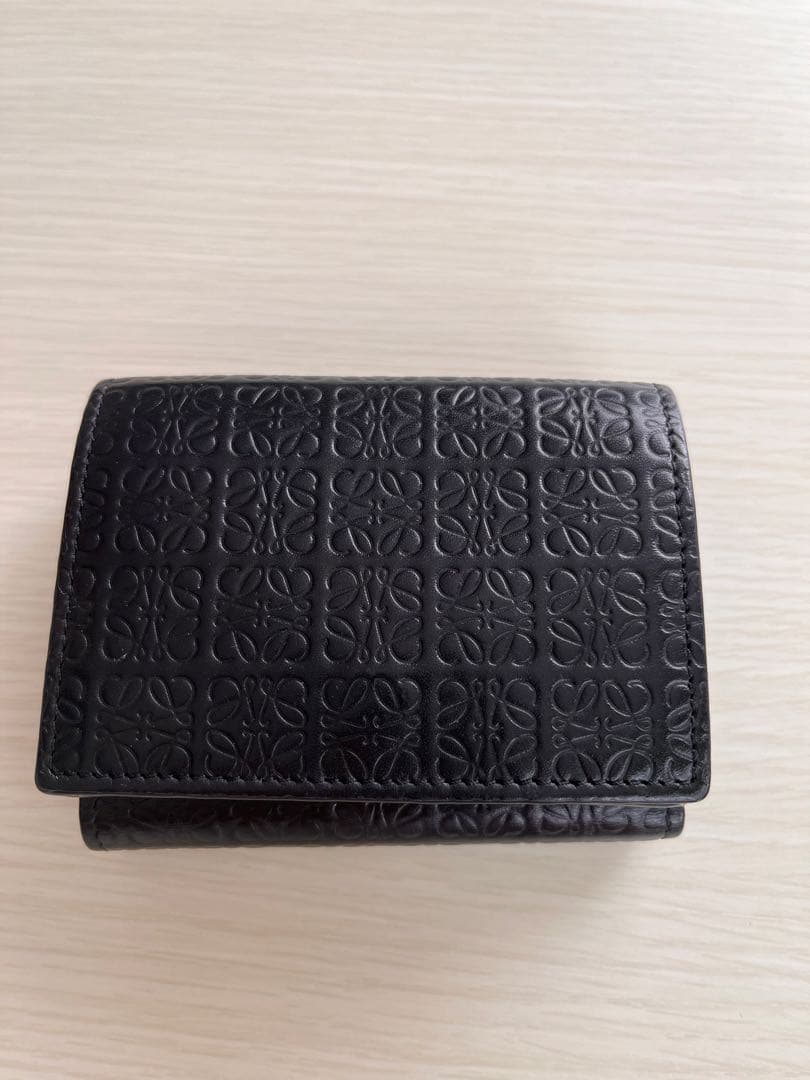 LOEWE ブラック エンボス 三つ折り財布