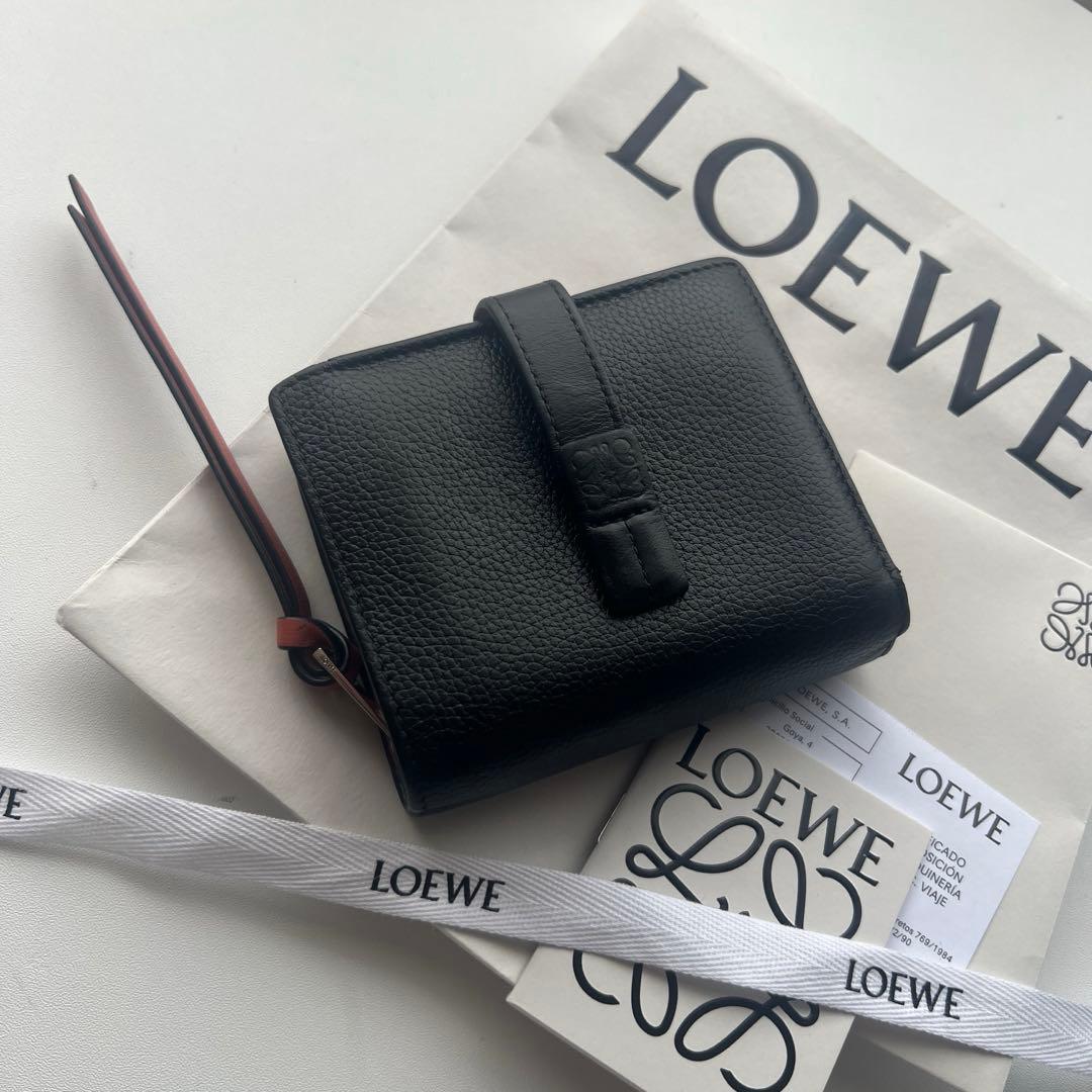 251 極上美品 LOEWE ロエベ 2つ折り財布