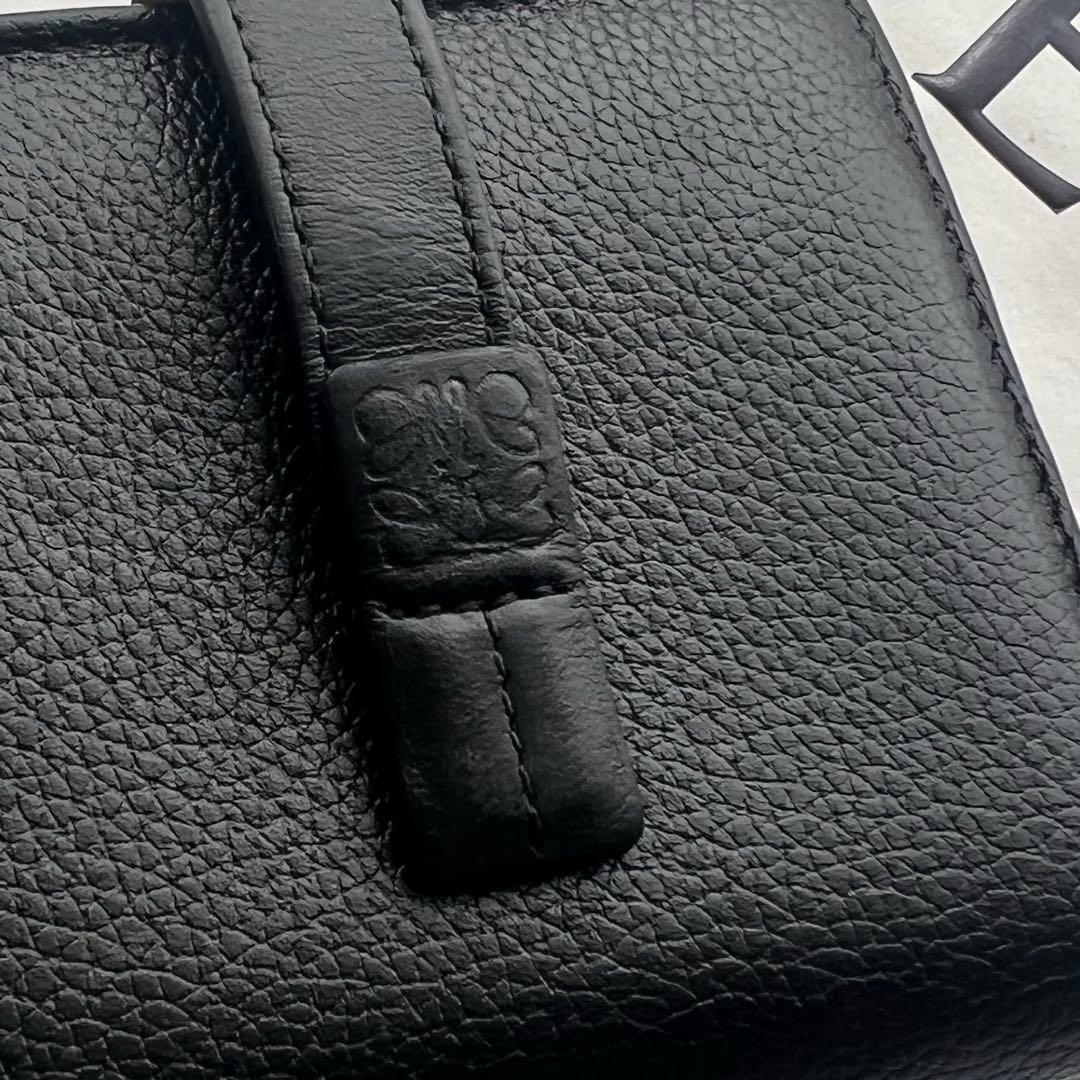 251 極上美品 LOEWE ロエベ 2つ折り財布