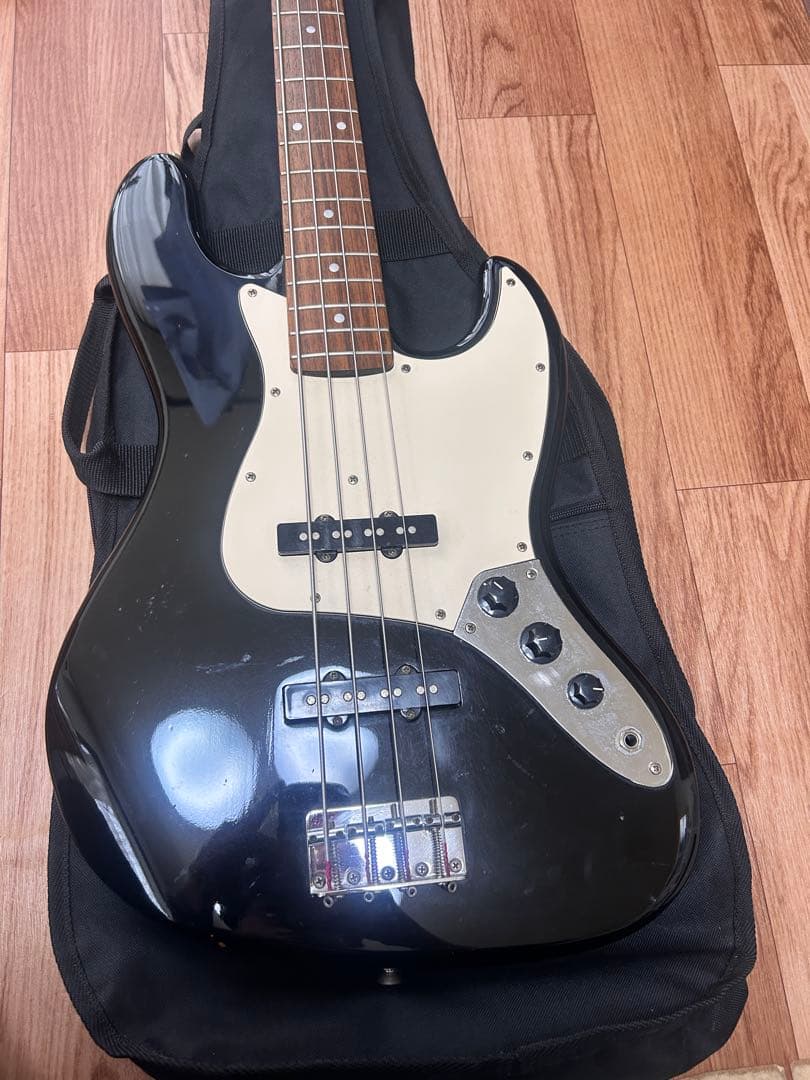 Squier ジャズベース ブラック ソフトケース付き ducamon