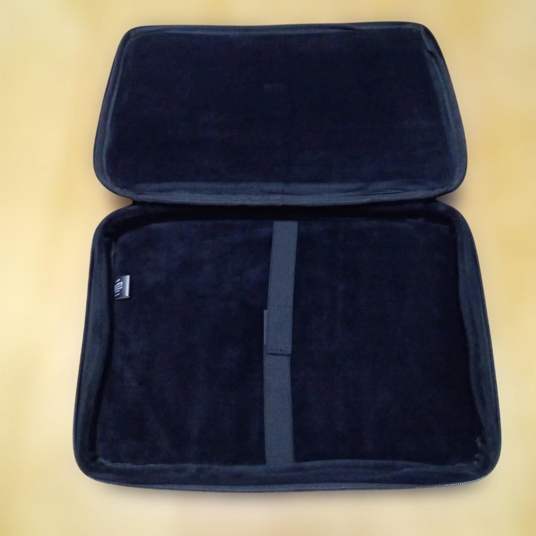 【新品　未使用】HUGO BOSS ノートPCケース　(保存袋付)ノベルティ