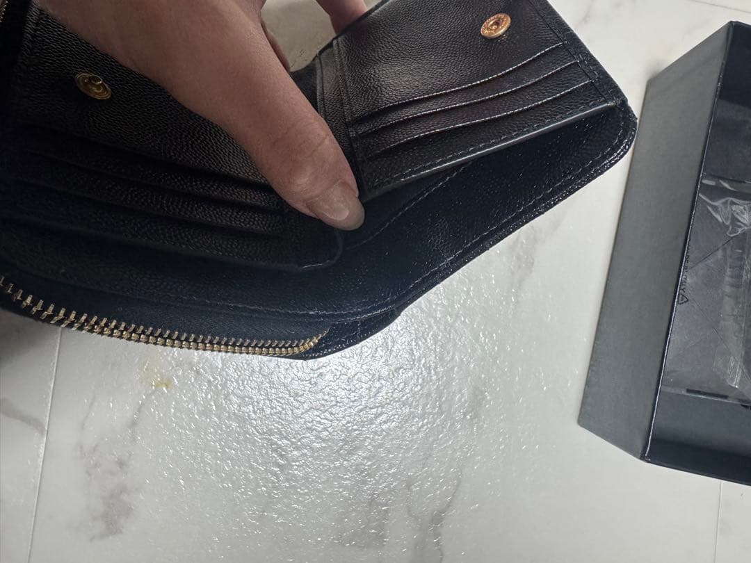 SAINT LAURENT カーフスキン ブラック　二つ折り　折り財布