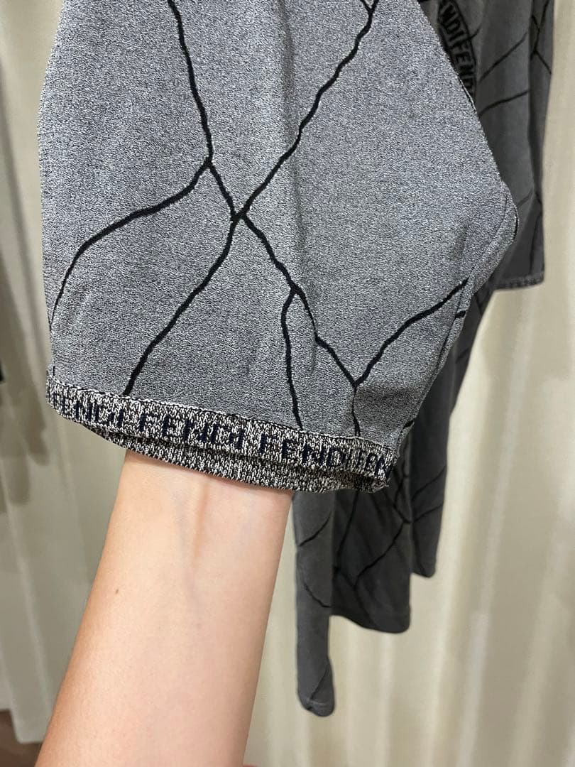 くみみ　FENDI Tシャツ