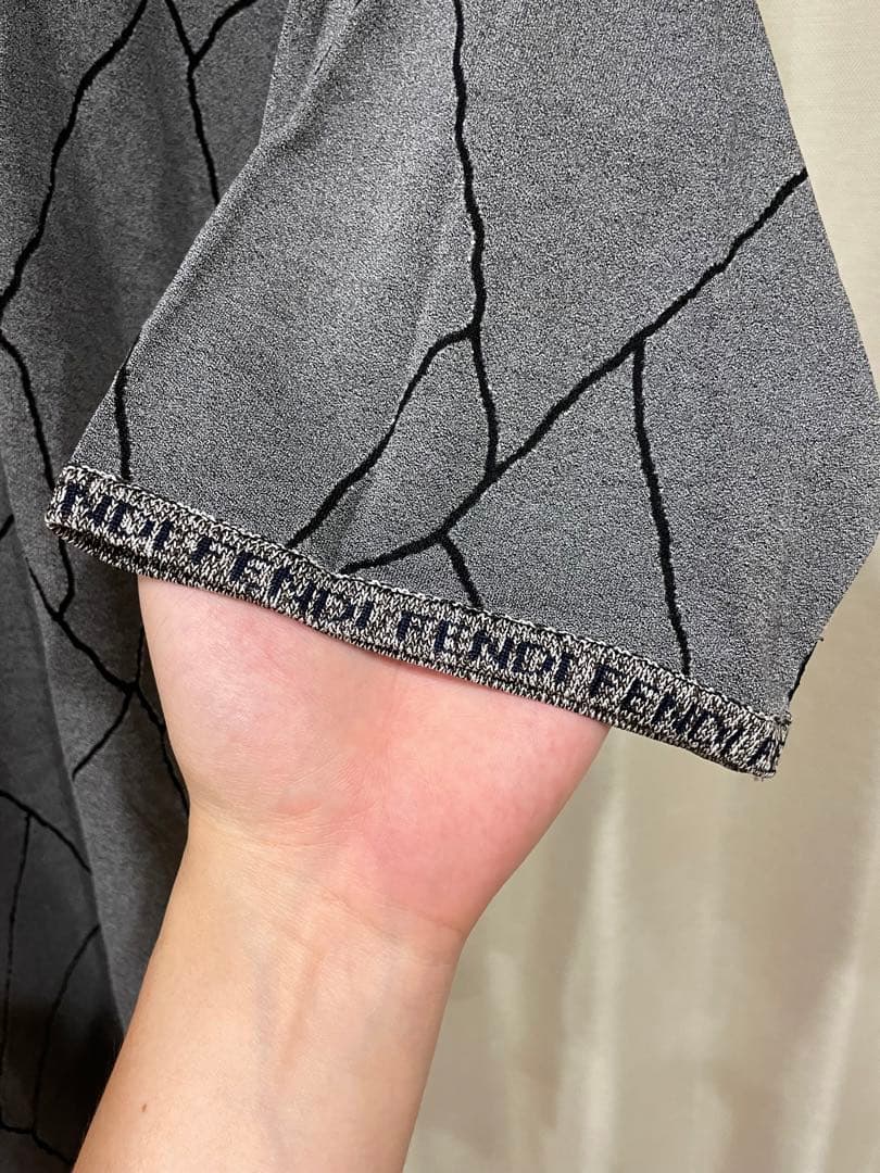 くみみ　FENDI Tシャツ