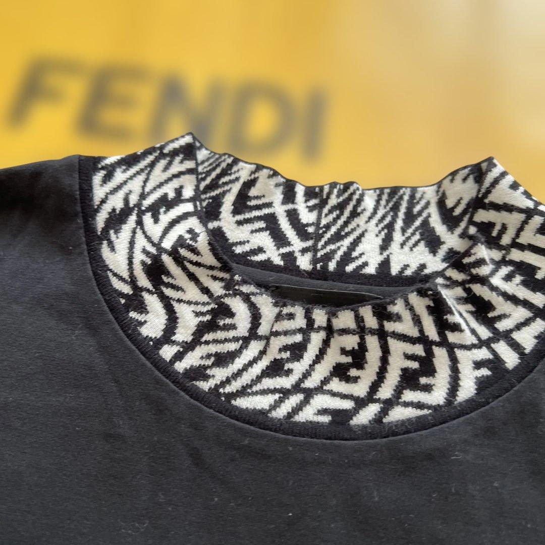 FENDI モックネックTシャツ　首元にFFロゴ ブラック