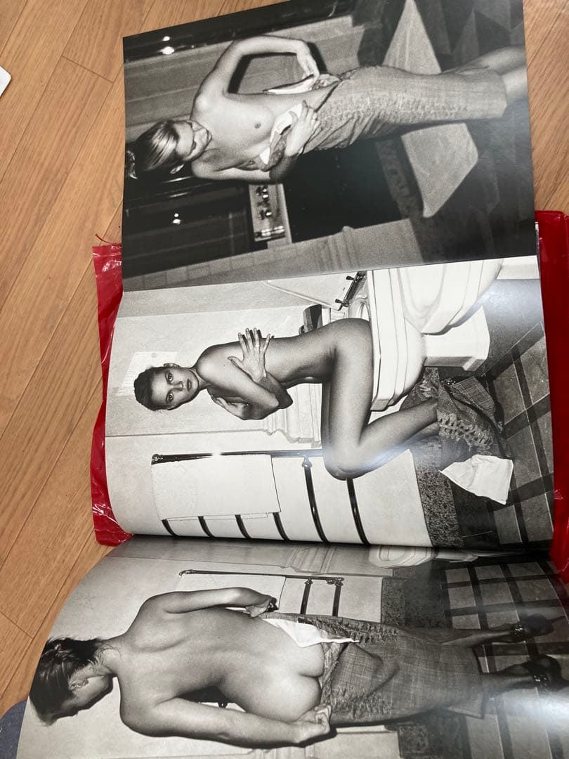 アート・デザイン・音楽 KATE MOSS BY MARIO TESTINO