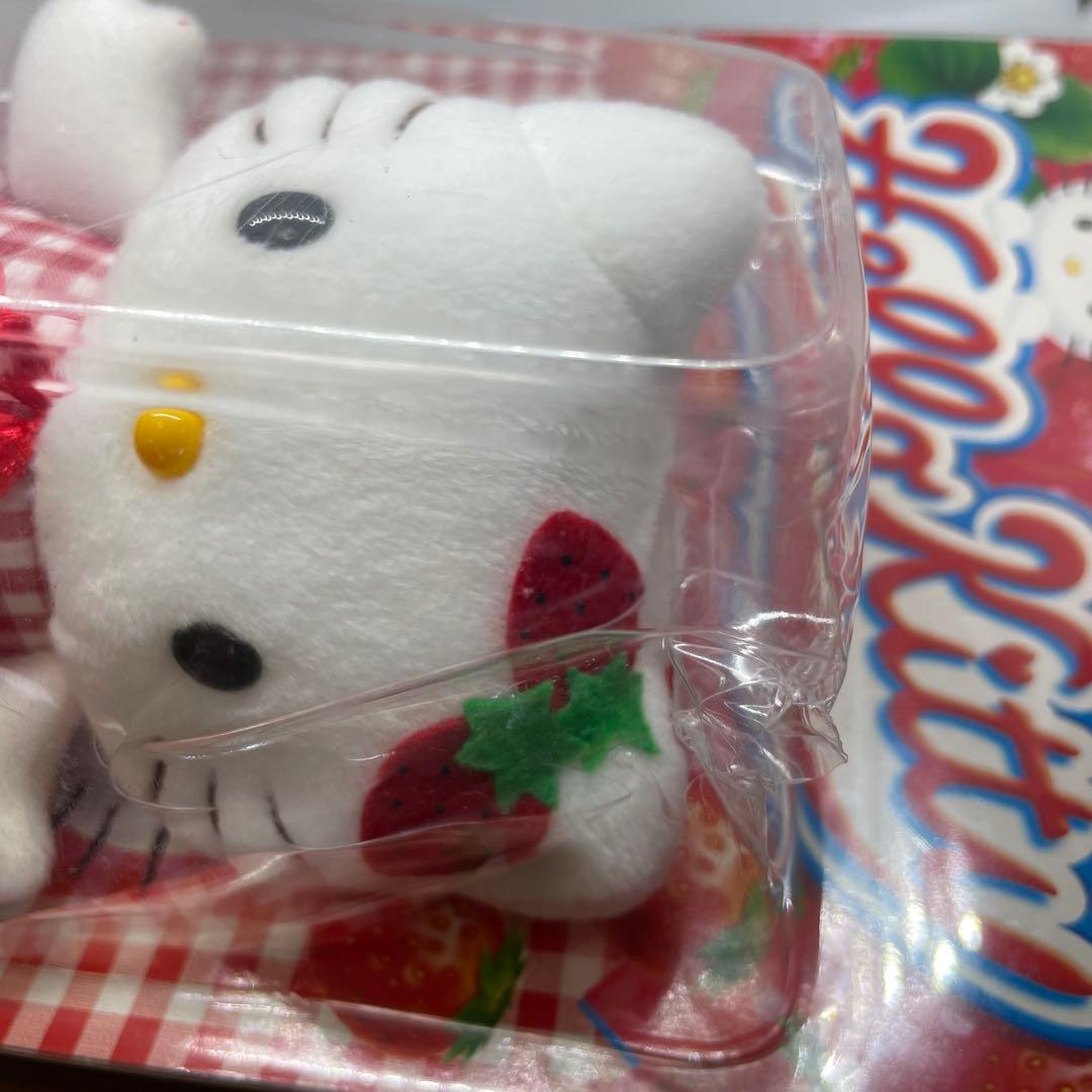 ハローキティ いちご ぬいぐるみ 缶バッジ付 未開封
