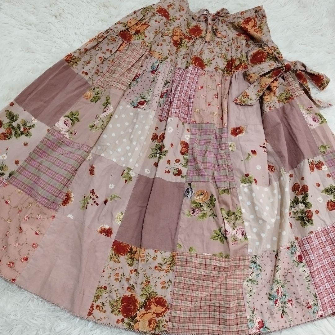 18891✨️ワンダフルワールド パッチワーク 苺 花 総柄 ピコフリル スカート