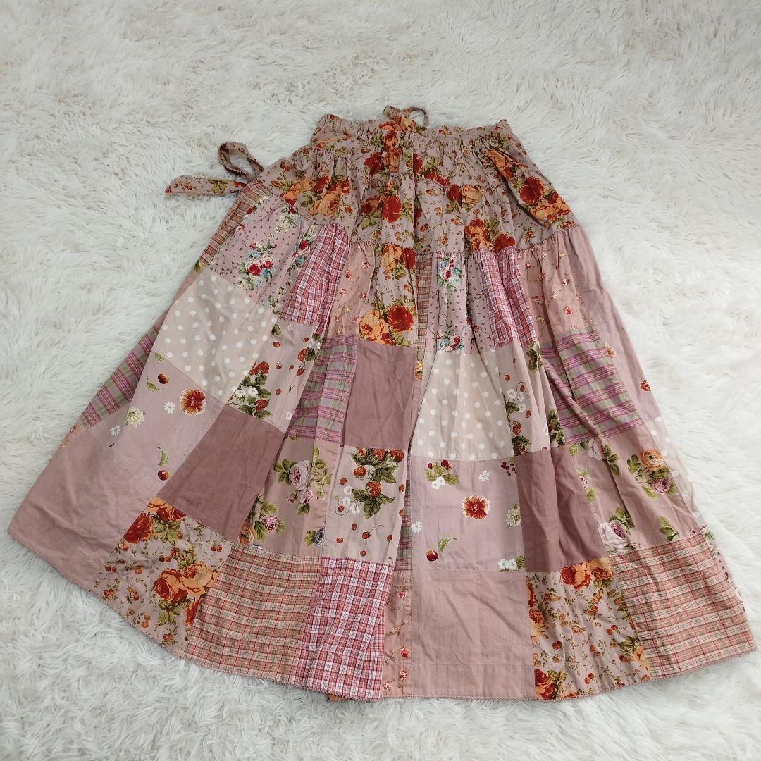 18891✨️ワンダフルワールド パッチワーク 苺 花 総柄 ピコフリル スカート
