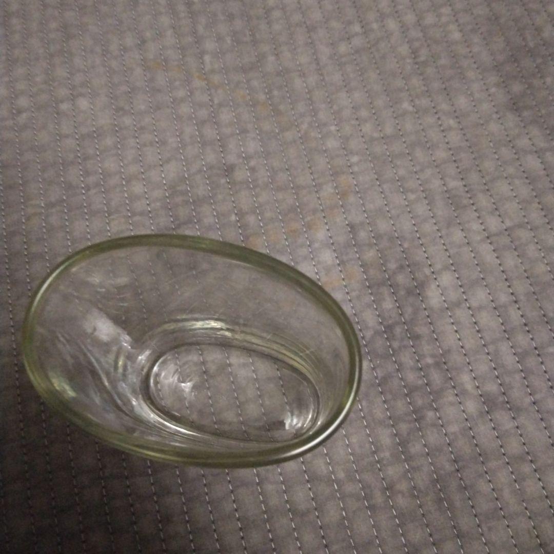 アンティークバスケットとグラスのセット