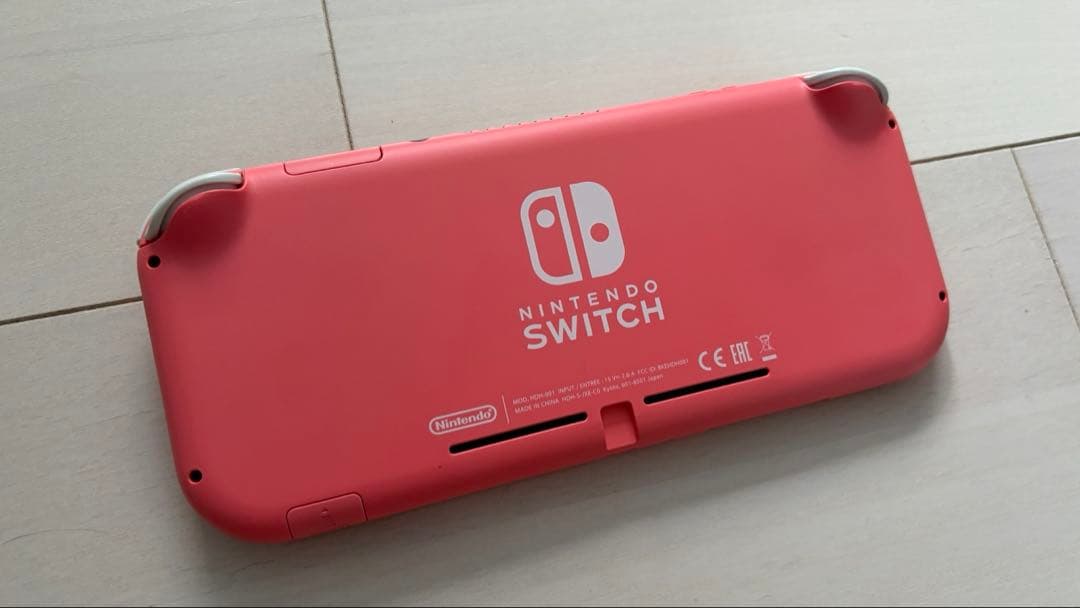 Nintendo Switch Lite コーラル 外箱あり 付属品あり　中古