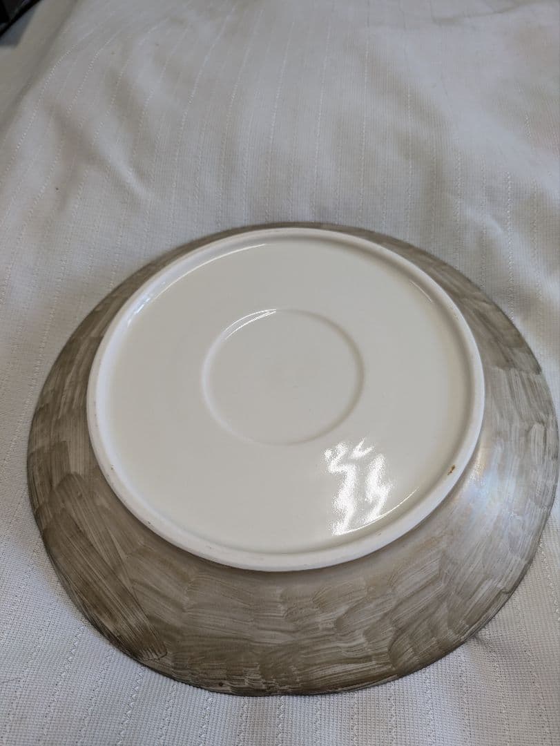 金彩のぶどう装飾の陶器皿
