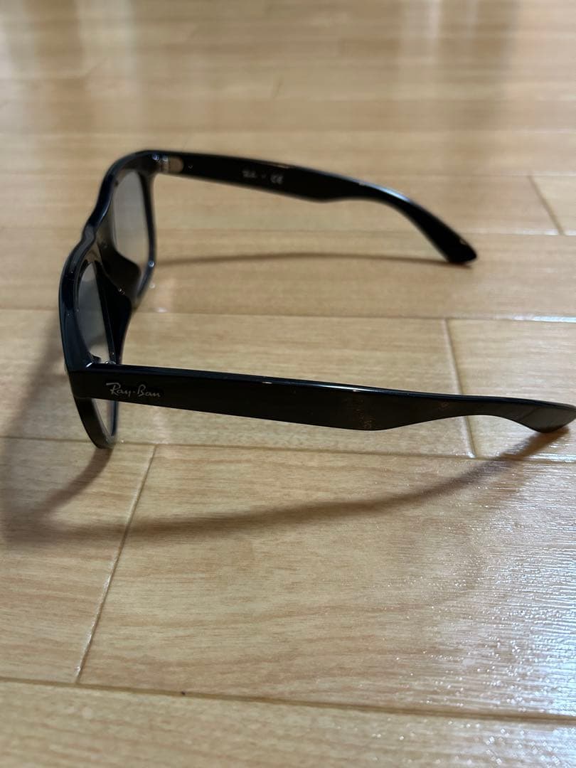 Ray-Ban RB4260D サングラス