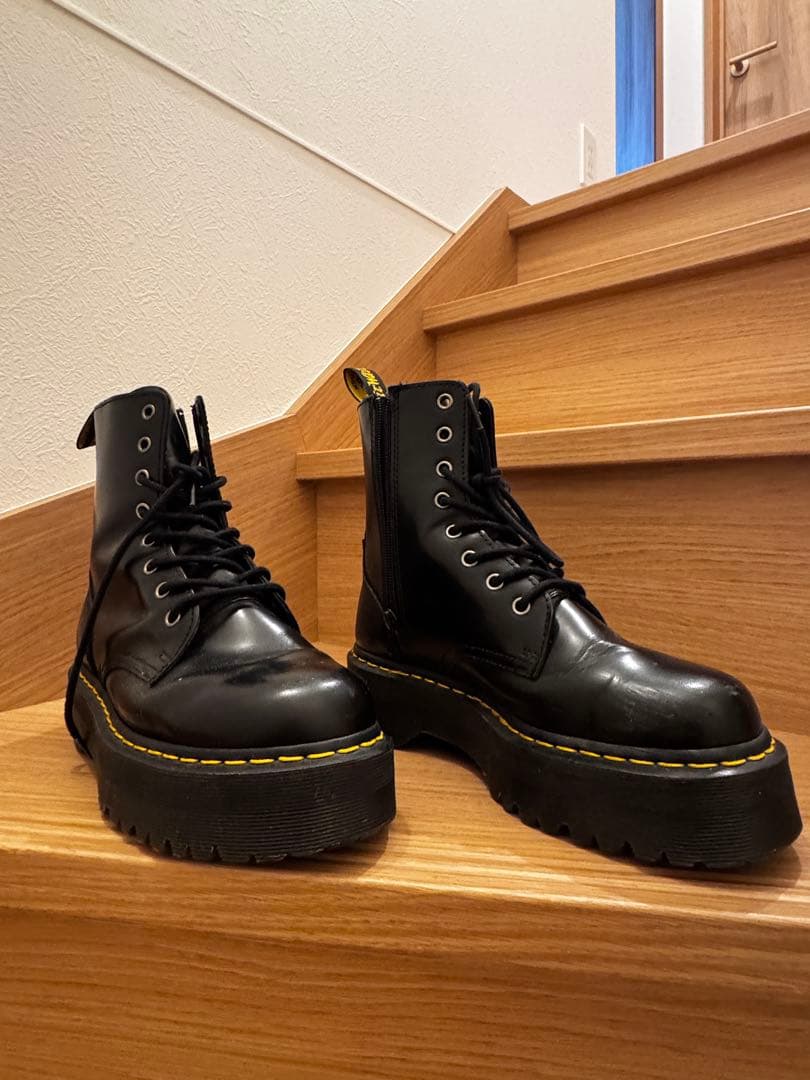 厚底黒ブーツ Dr. Martens Jadon 8ホール ブーツ