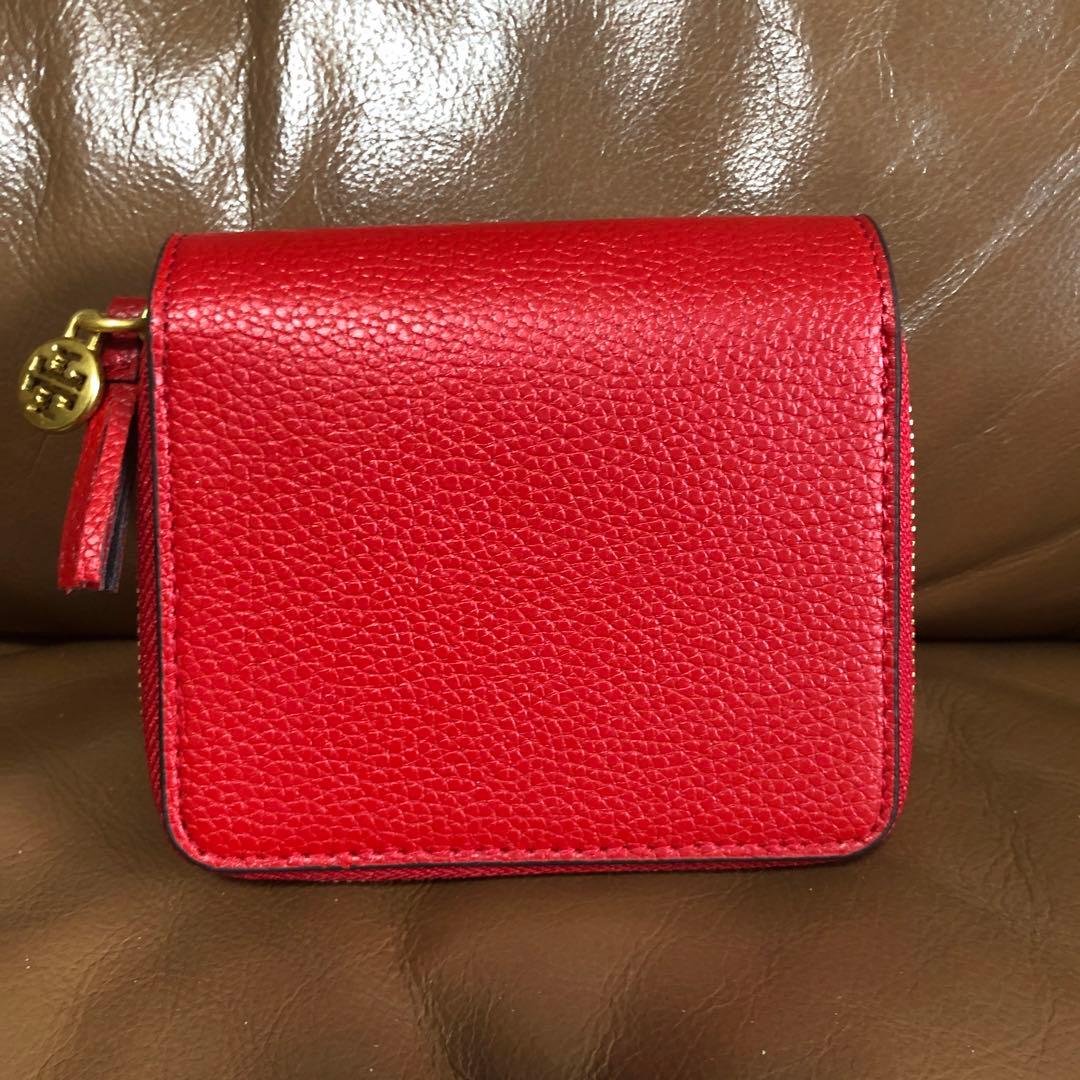 TORY BURCH 赤い馬の二つ折り財布