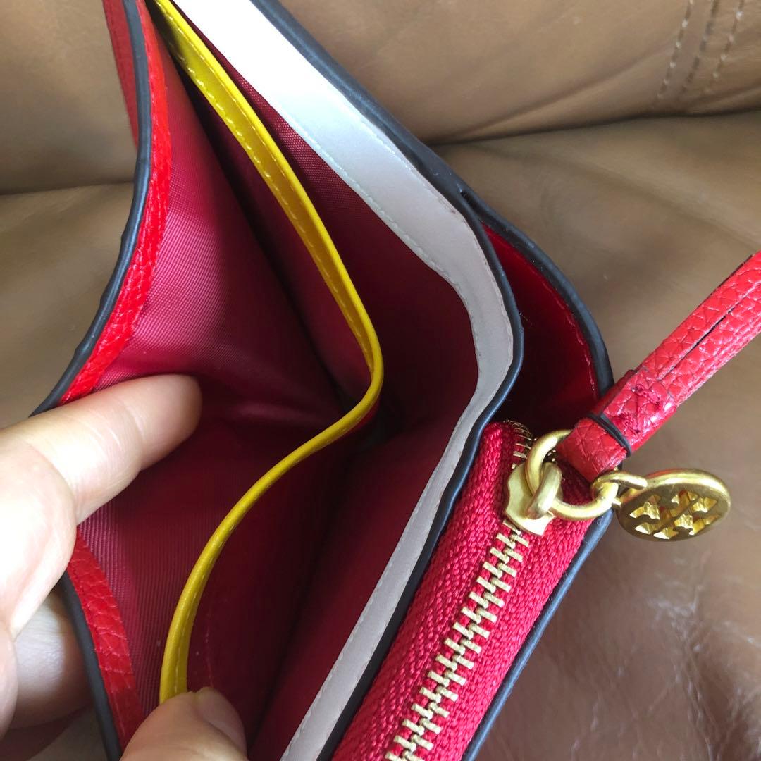 TORY BURCH 赤い馬の二つ折り財布
