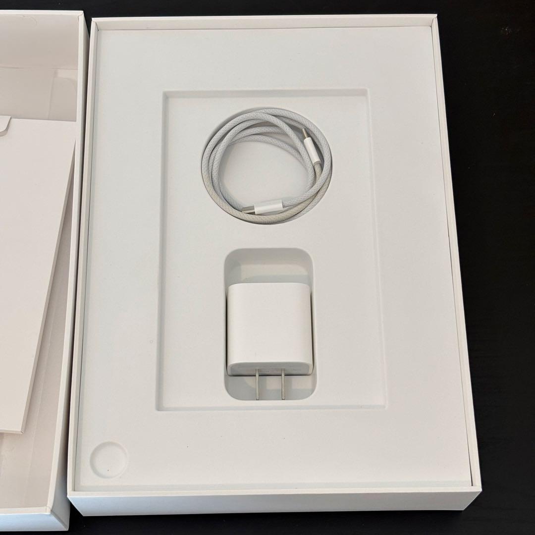 【美品】iPad 第10世代 ピンク 64GB ＋ 桜色マジックキーボード 箱付