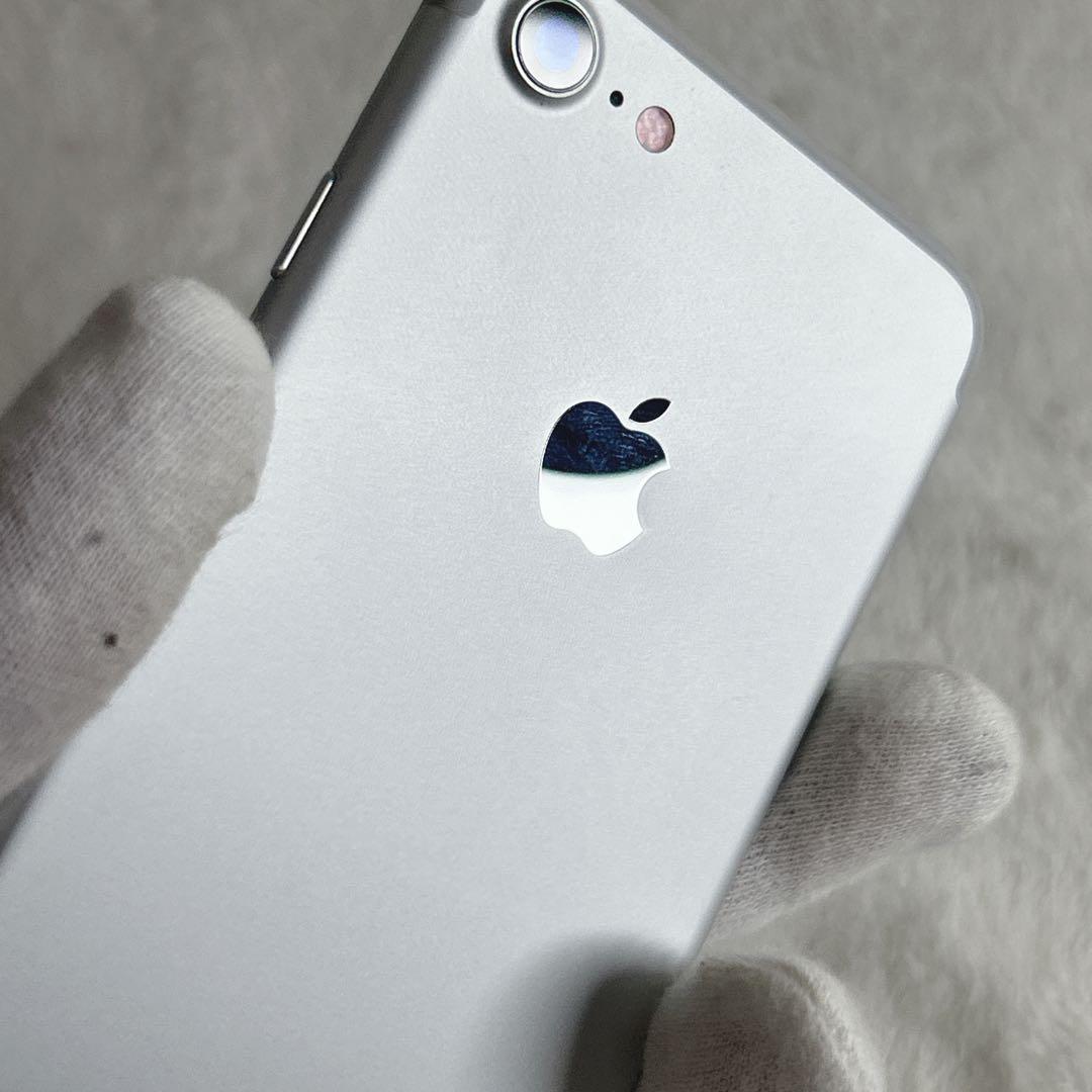 ✨美品✨iPhone7 シルバー　32GB 最大容量83%