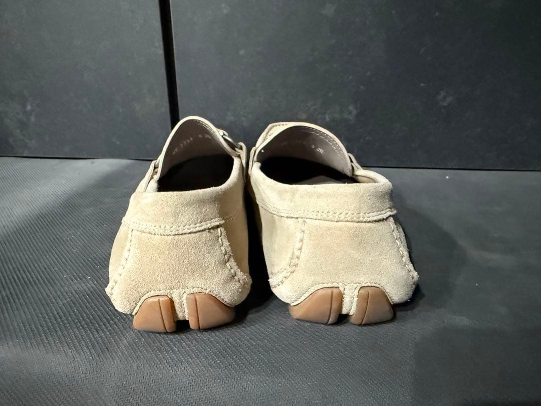 フェラガモ　ベージュ モカシン 靴 極美品