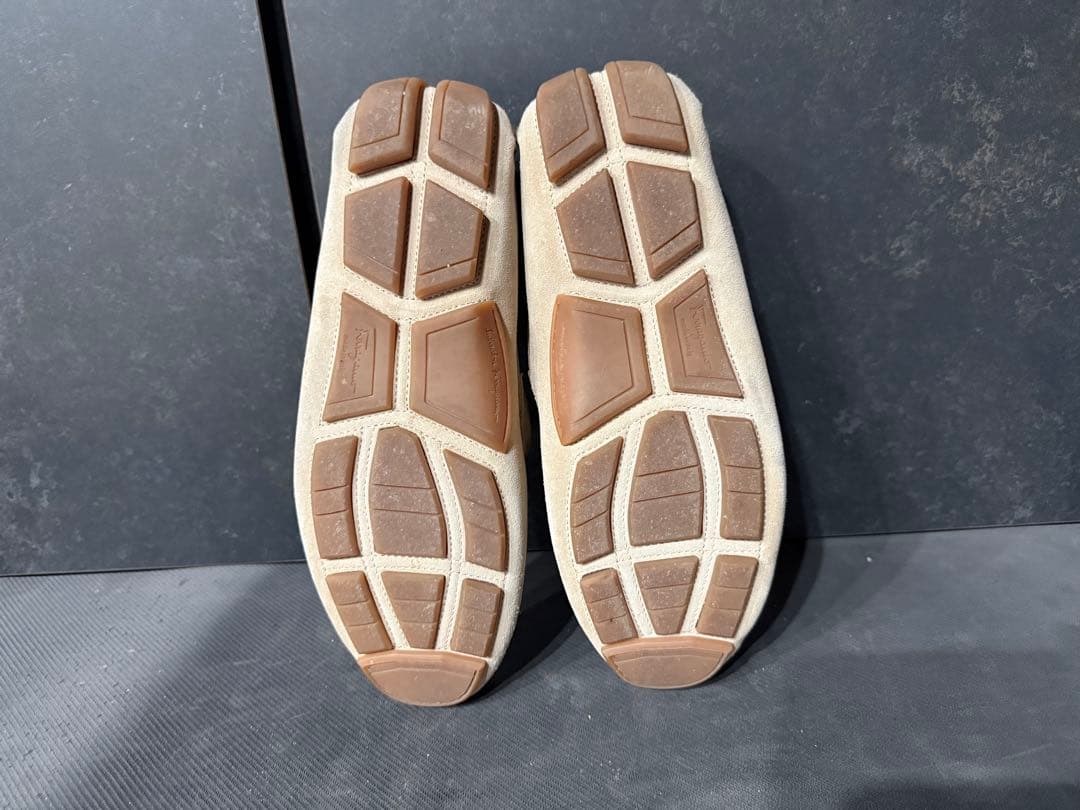 フェラガモ　ベージュ モカシン 靴 極美品