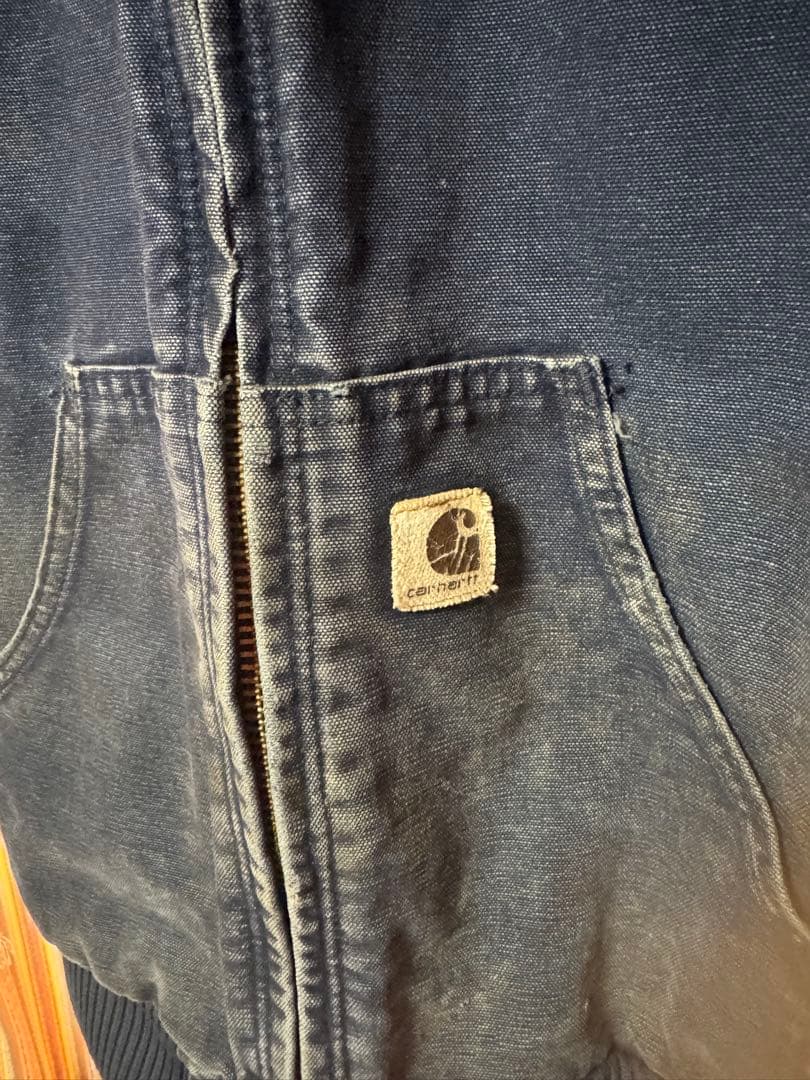 【にゃん】Carhartt フード付きネイビージャンパー
