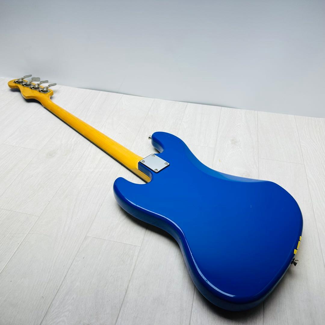 Squier エレキベース　fender scandal tomomi モデル