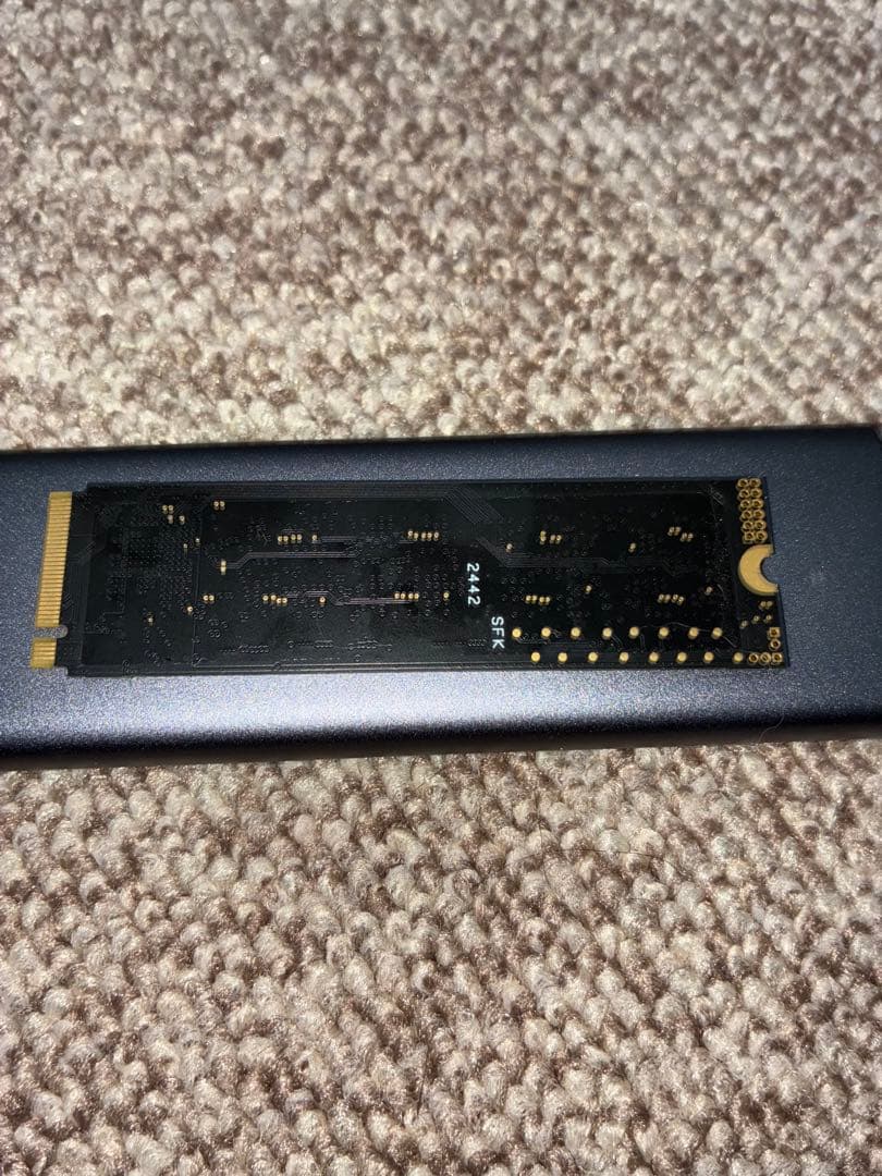 【使用回数少】4TB NVMe SSD