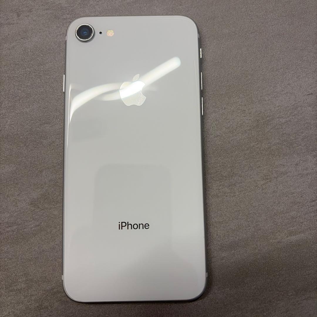 Apple iPhone 8 ホワイト 本体　シルバー