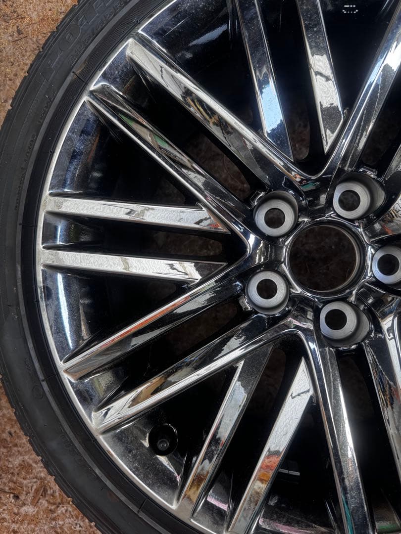 【美品】クラウンタイヤ225/45R18 91Wタイヤは新品ホイルは傷ついてます