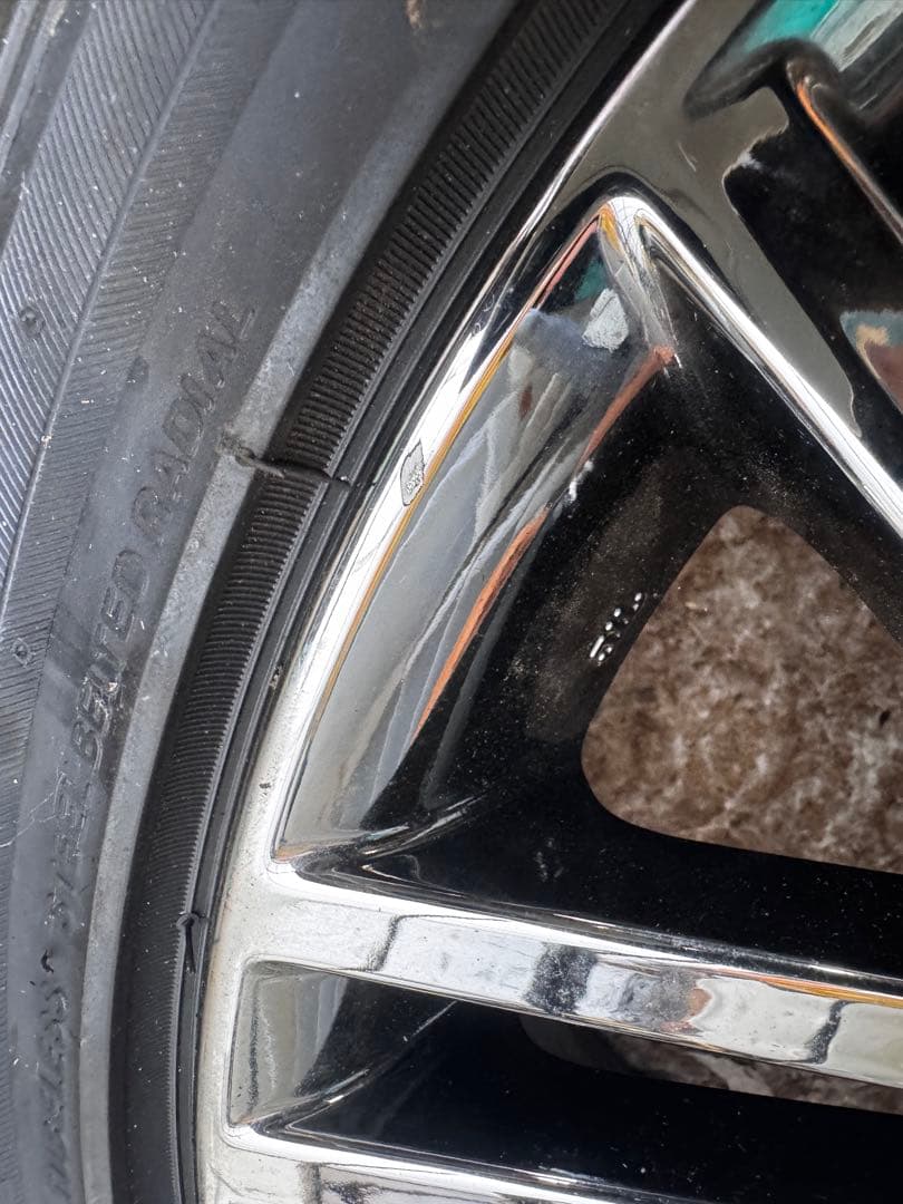 【美品】クラウンタイヤ225/45R18 91Wタイヤは新品ホイルは傷ついてます