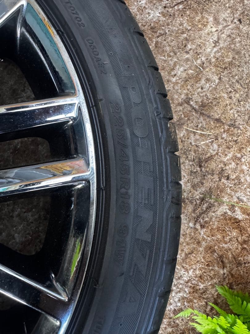 【美品】クラウンタイヤ225/45R18 91Wタイヤは新品ホイルは傷ついてます