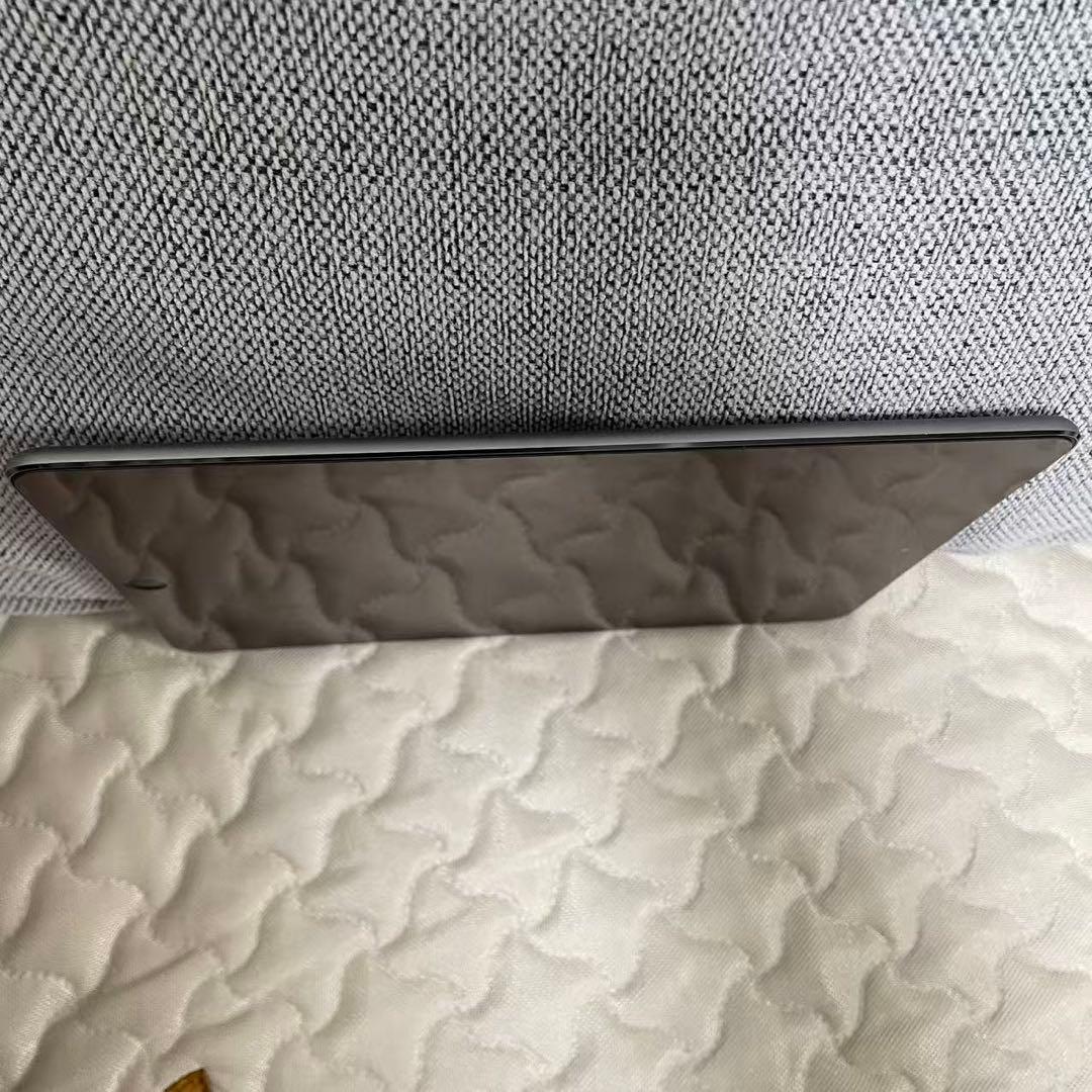 【美品】　ipad air2 9.7 inch大画面　中古品（本体のみ）