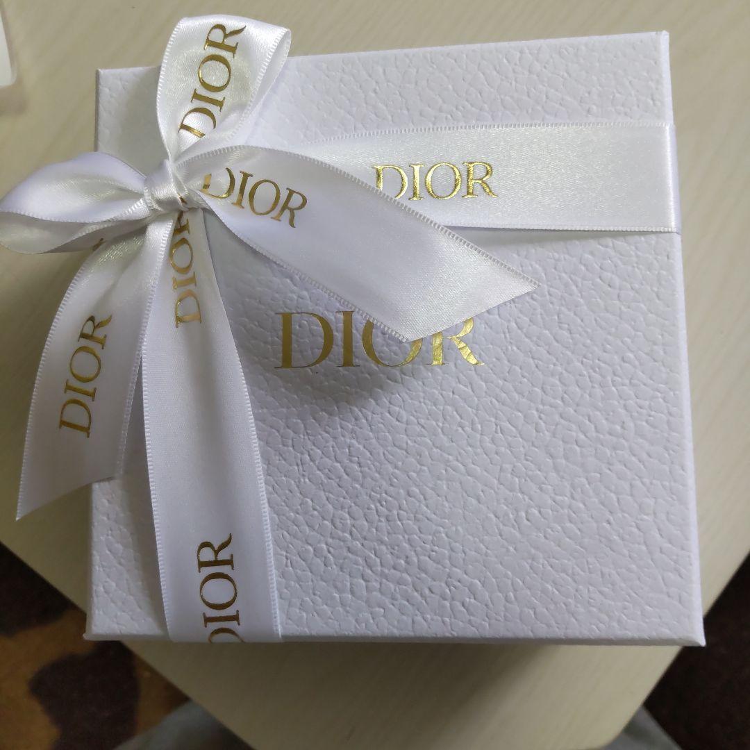 Dior ラムスキン二つ折り財布 ギフトボックス付き