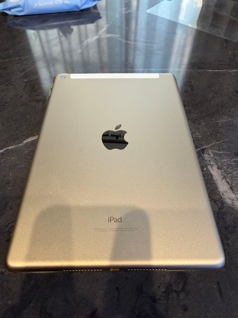 iPad第5世代32GBゴールドWi-Fiセルラーモデル