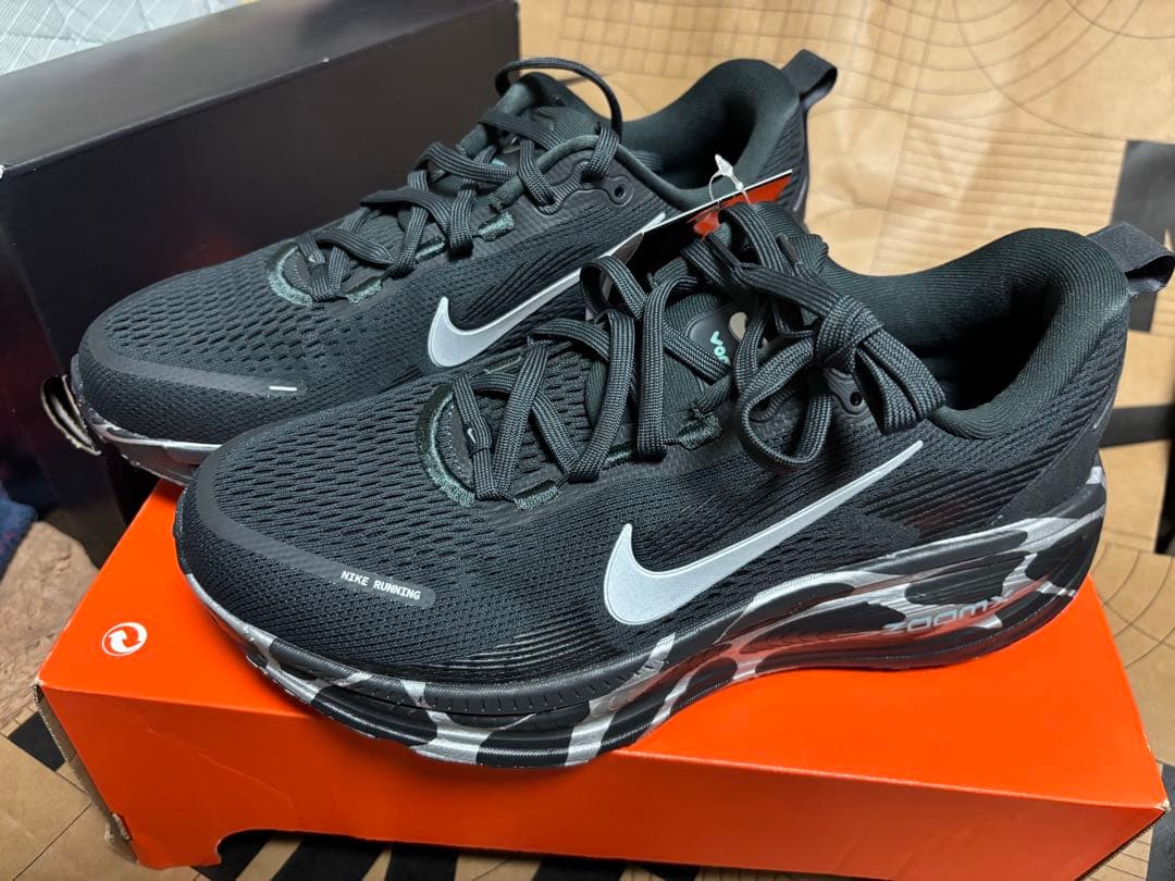 新品未使用　NIKE ナイキ Vomero ボメロ 18 26.0cm
