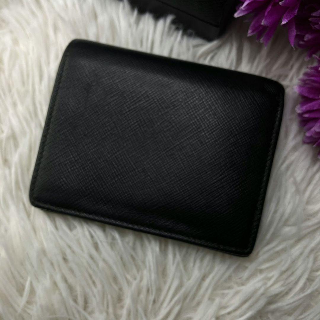 うどん様✨プラダ 二つ折り財布 サフィアーノシャイン レザー 1MV204