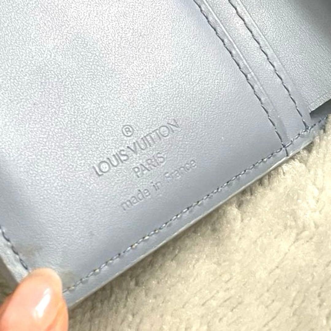 LOUIS VUITTON ラドロー モノグラムヴェルニ　ミニ財布　水色