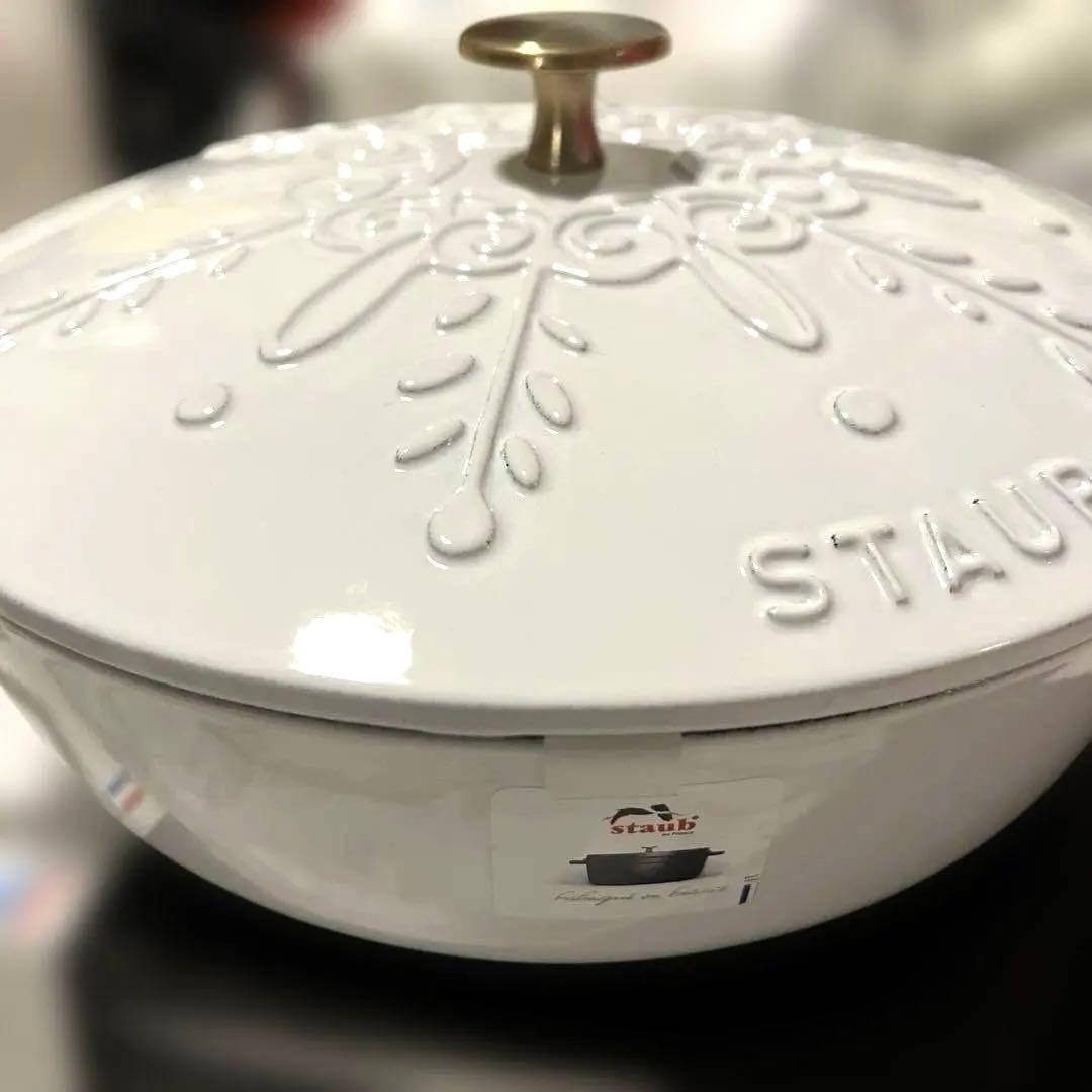 新品 STAUB ブレイザー ソテーパン 24cm スノーフレーク ホワイト