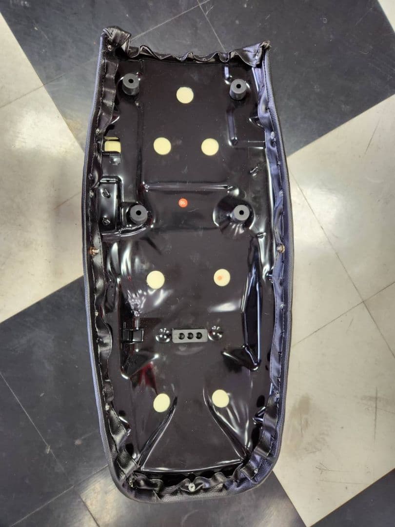 旧CB400Four 新品 ダブルアンコ タックロールシ−ト