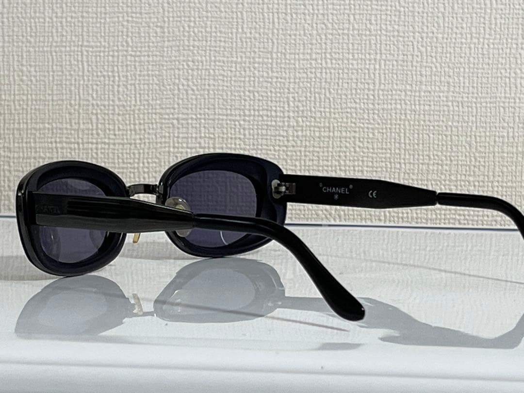 CHANEL　オーバル　パープル系レンズ　レディースサングラス　美品　ケース付き