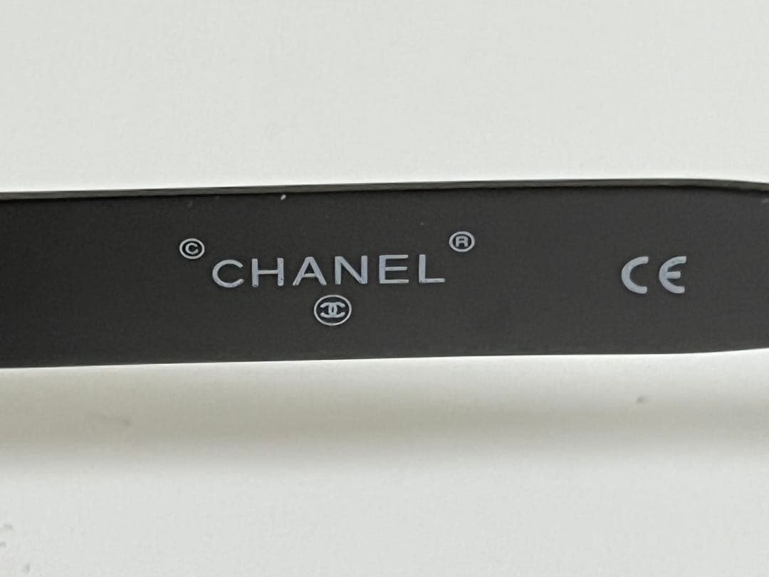 CHANEL　オーバル　パープル系レンズ　レディースサングラス　美品　ケース付き