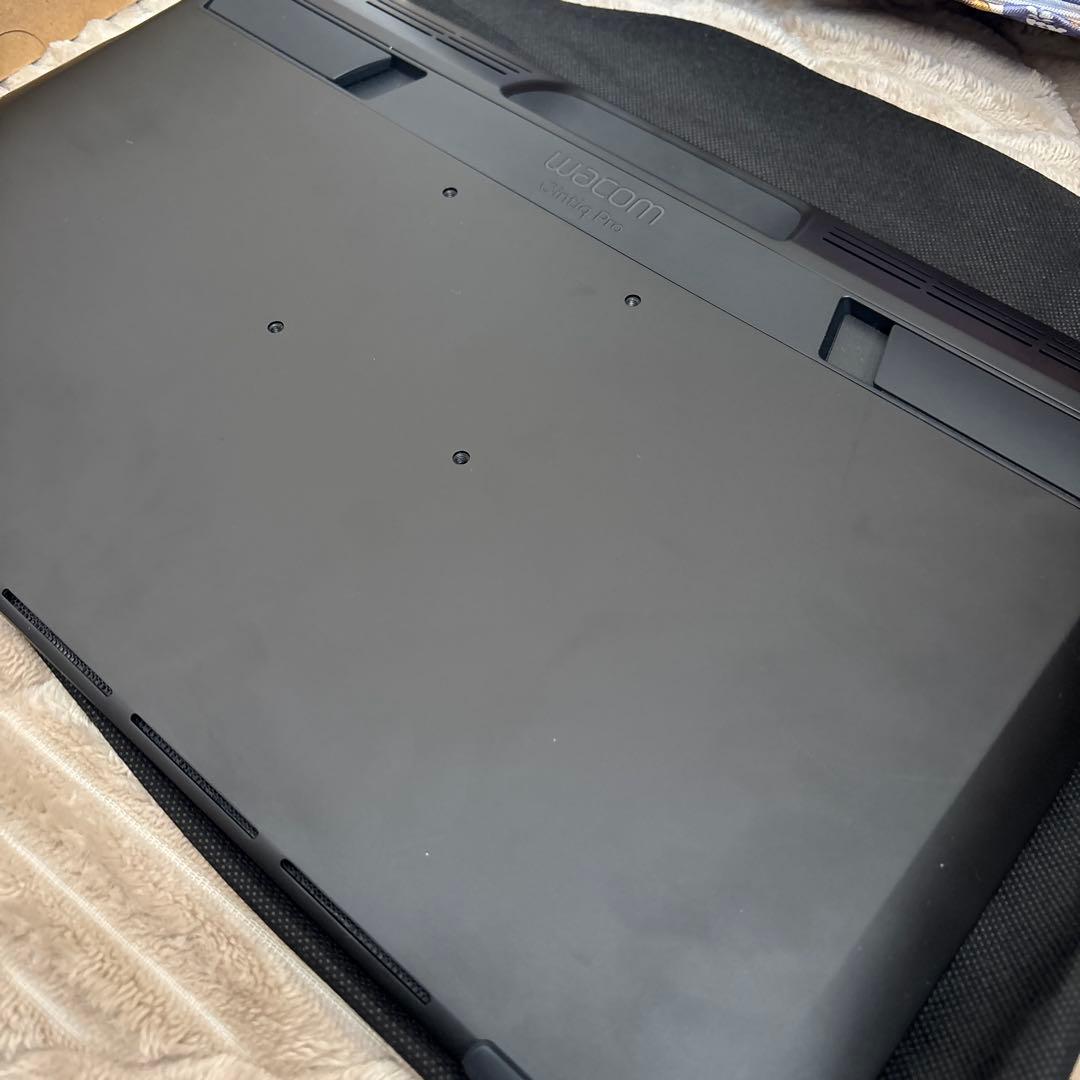 液タブ・ペンタブ Wacom Cintiq Pro 16 (2021) DTH167K0D