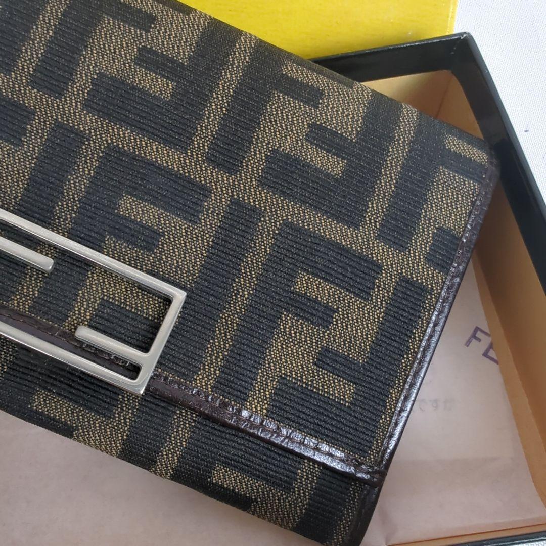 FENDI フェンディ 三つ折り 財布 ズッカ柄 ロゴ コンパクト ウォレット