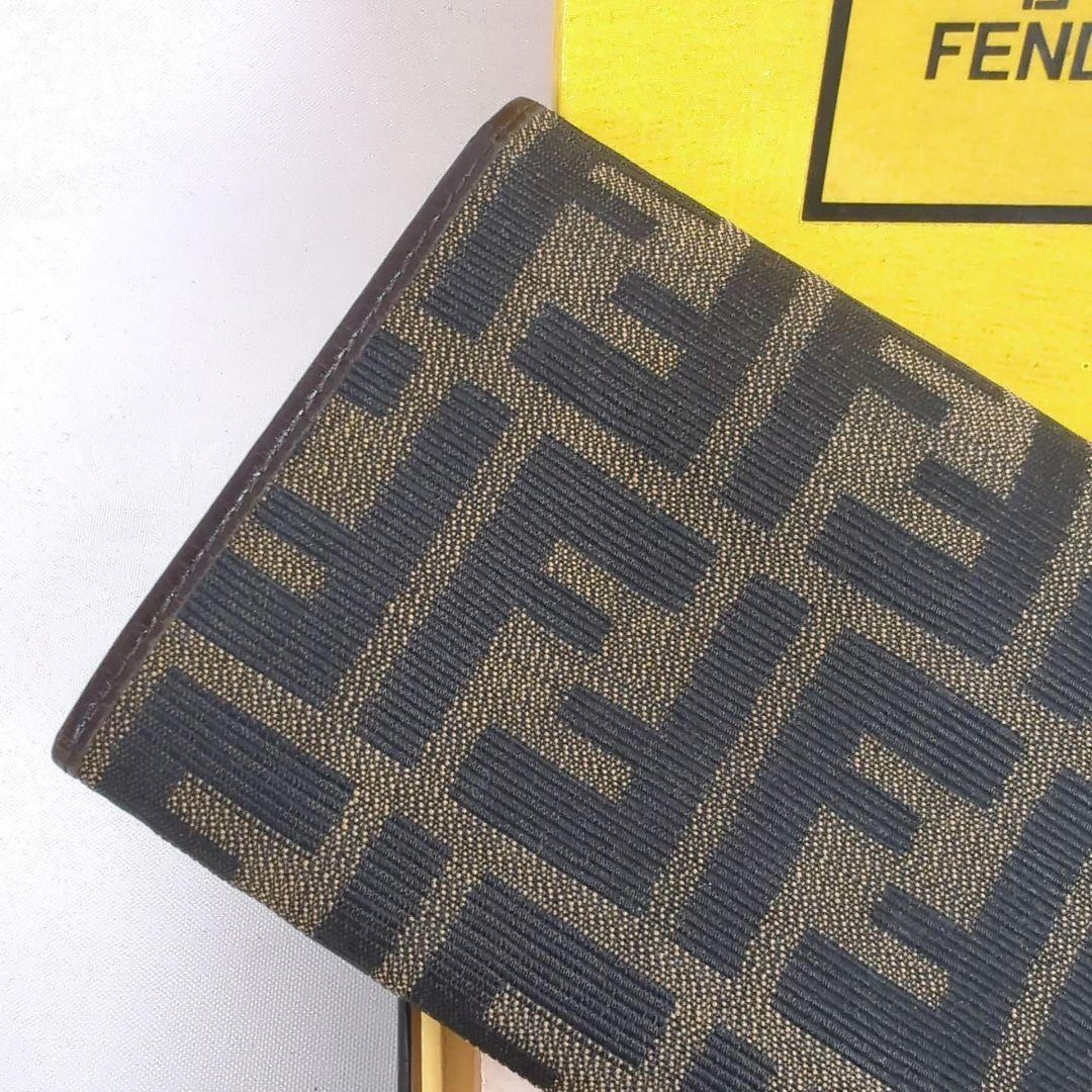 FENDI フェンディ 三つ折り 財布 ズッカ柄 ロゴ コンパクト ウォレット