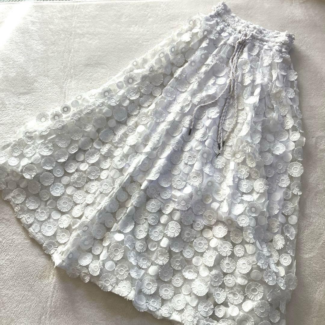 オブリ　マーガレットドット刺繍　レース　ホワイトフレアロングスカート M